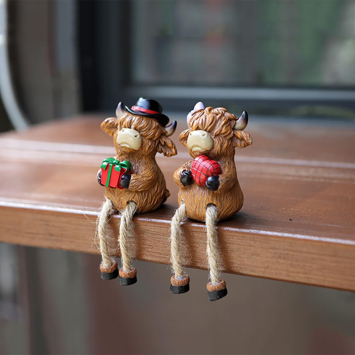 Semeid Resin Highland Cow Couple Shelf Sitters with Dangling Legs