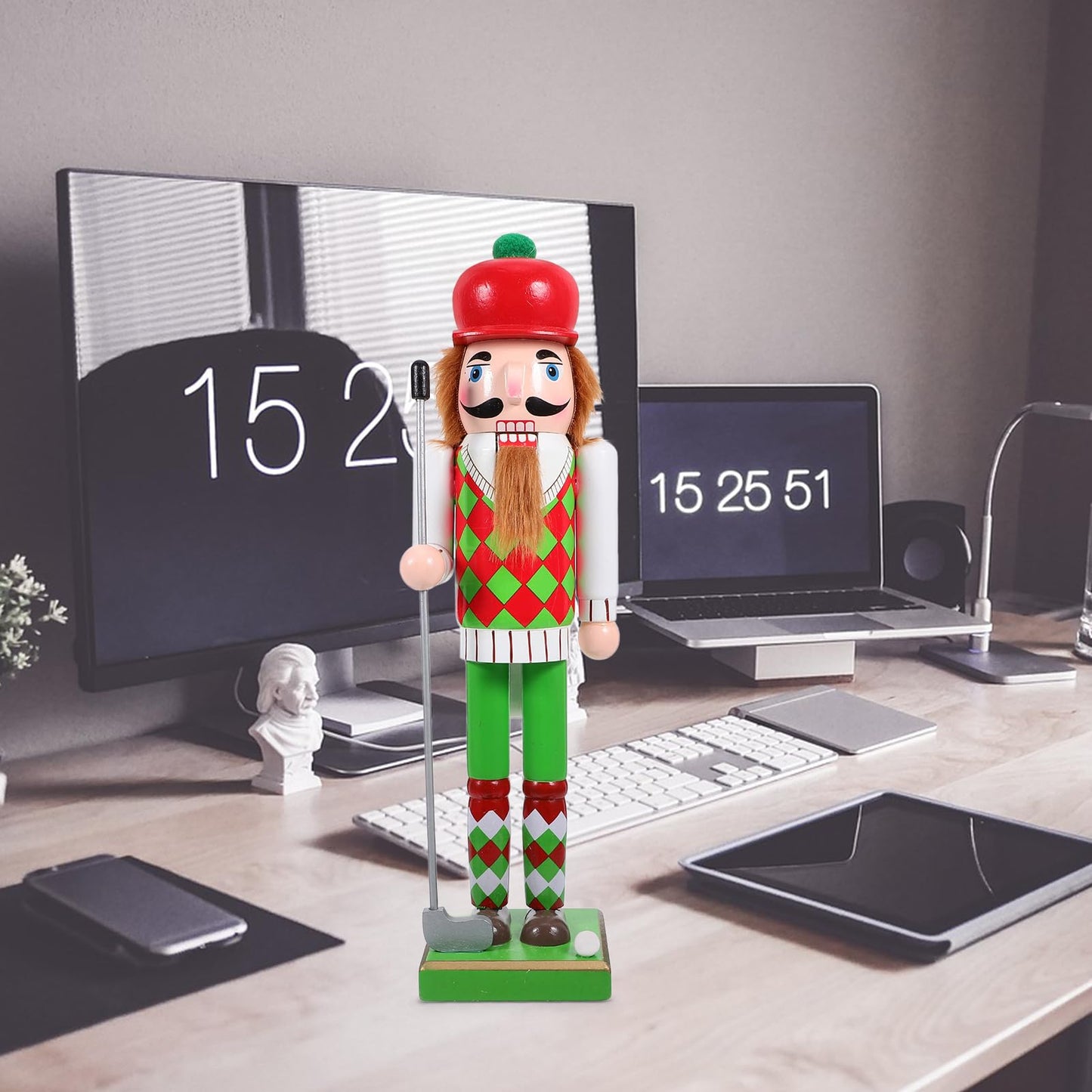 DECHOUS Golf Nutcracker 15 Inch Christmas Golf Player Nutcracker Sports Nutcracker Golfer Nutcracker with Club and Ball Christmas Nutcracker Figurines for Home Table Shelve