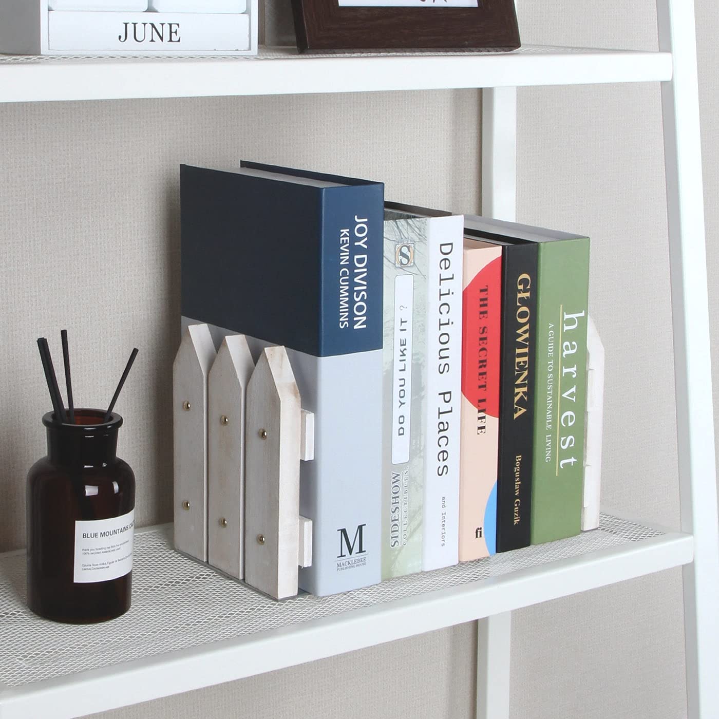 J JACKCUBE DESIGN White Rustic Wood Bookends Set of 2, Decorative Farmhouse Bookend for Heavy Books Magazine DVD on Desk Table Shelf - MK708A