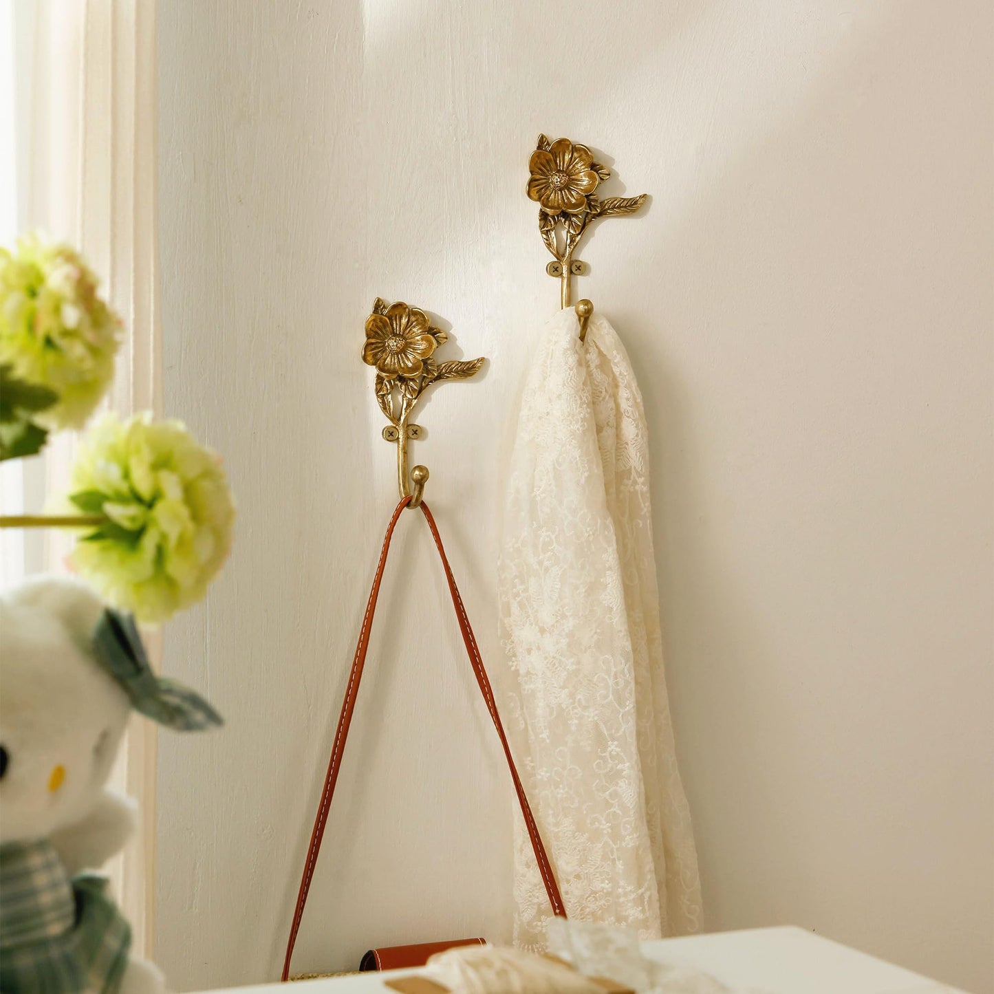 SOFFEE DESIGN 2PCS Golden Flower Metal Hooks, Heavy Duty Coat Hanger for Entryway Bathroom Living Room, Vintage Style Robe Hook