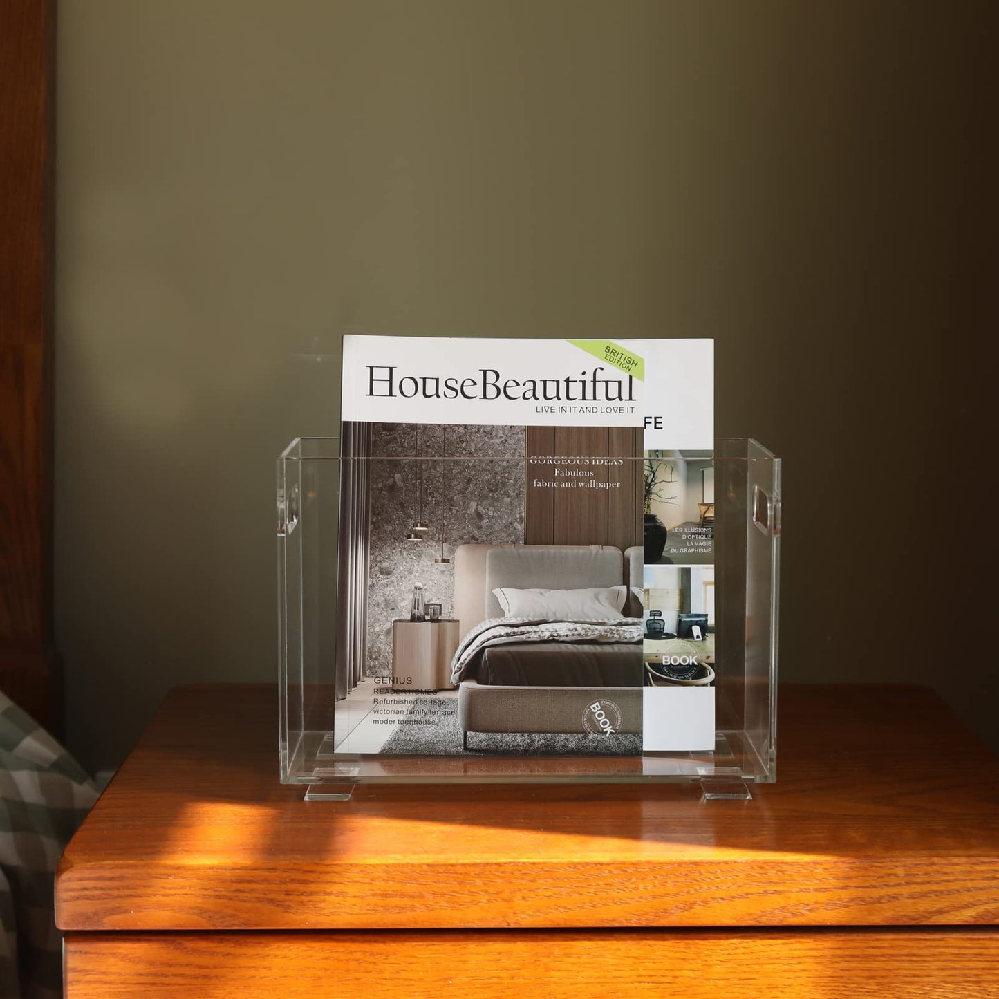 XOHYW Crystal Clear Acrylic Magazine Holder,Space Saving Magazine Rack, Book Basket, Storage Organizer Bin for Living Room, Bathroom, Home Office, Newspapers