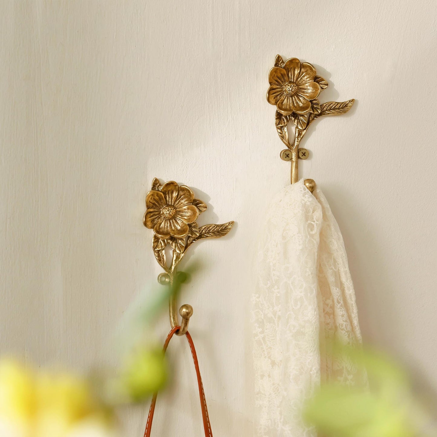 SOFFEE DESIGN 2PCS Golden Flower Metal Hooks, Heavy Duty Coat Hanger for Entryway Bathroom Living Room, Vintage Style Robe Hook