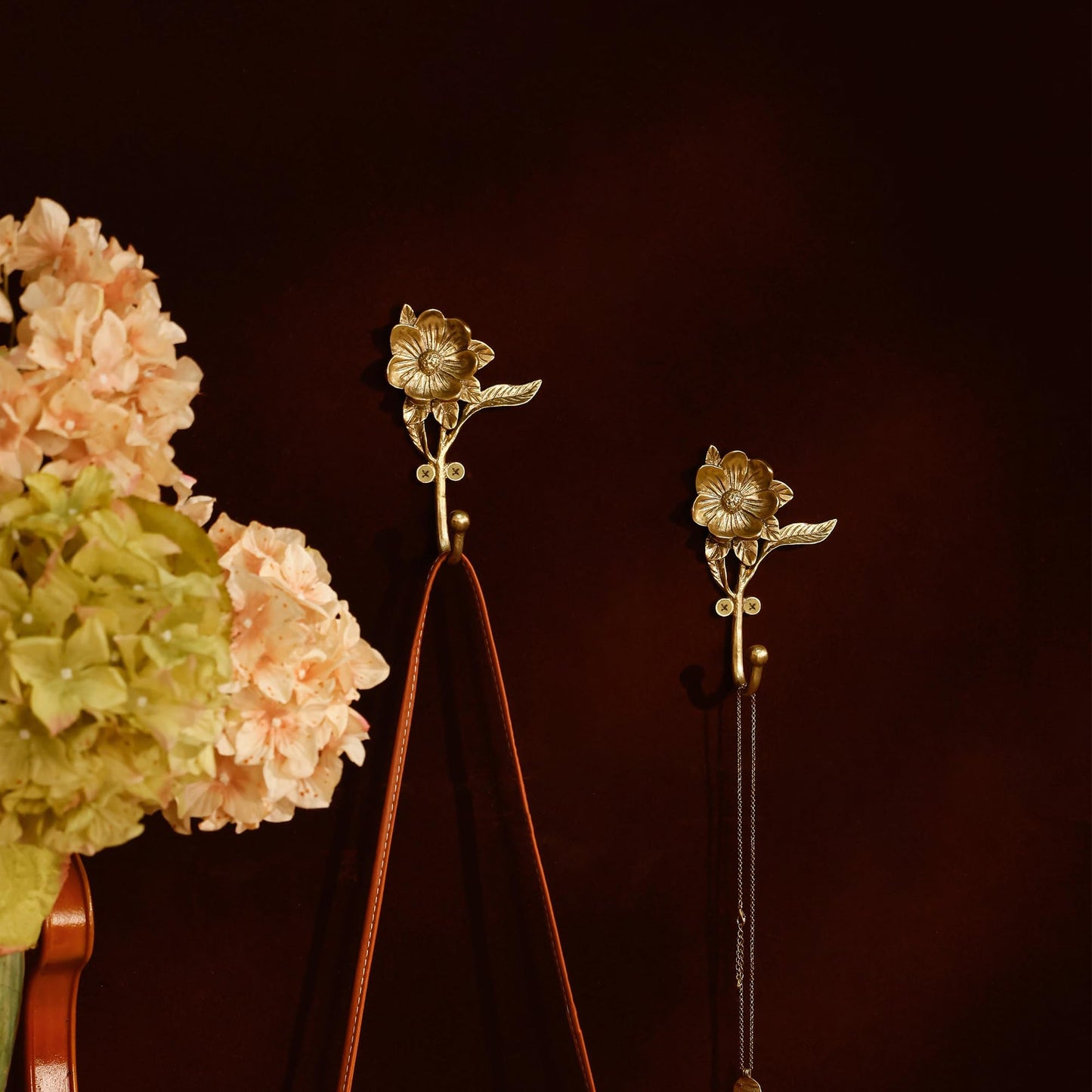 SOFFEE DESIGN 2PCS Golden Flower Metal Hooks, Heavy Duty Coat Hanger for Entryway Bathroom Living Room, Vintage Style Robe Hook