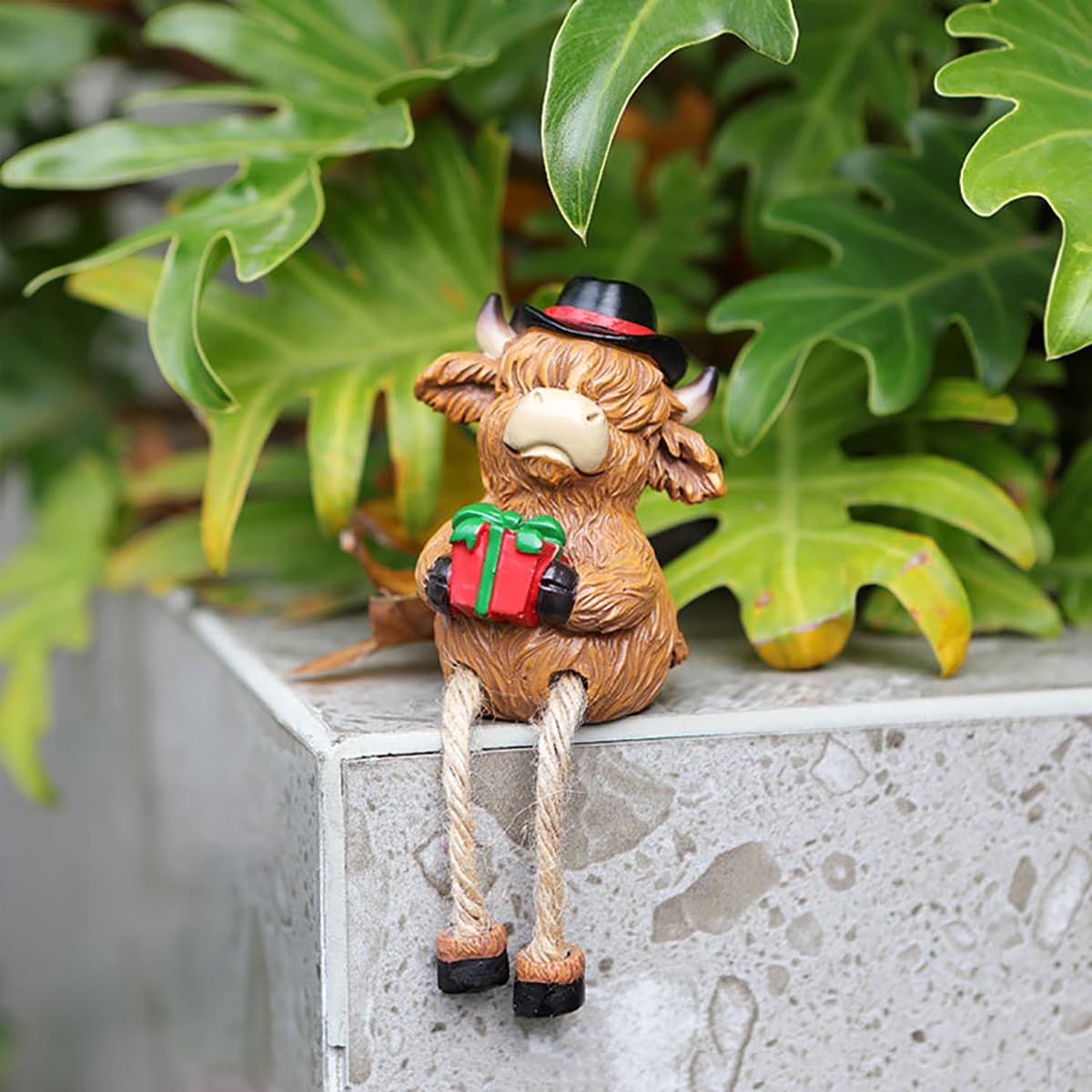 Semeid Resin Highland Cow Couple Shelf Sitters with Dangling Legs