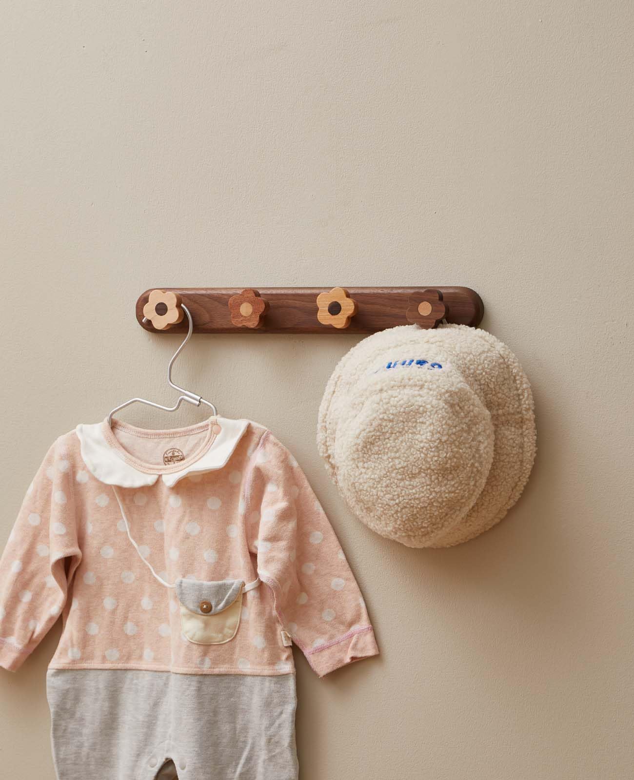 Kids Coat Rack Wall Mount - Wood Cute Flower Coat Hooks for Hanging Clothes,Purse,Robe,Towels,Backpack,Modern Decorative Walnut Wall hooks Heavy Duty Hanger for Girls Nursery,Bathroom,Entryway&Bedroom
