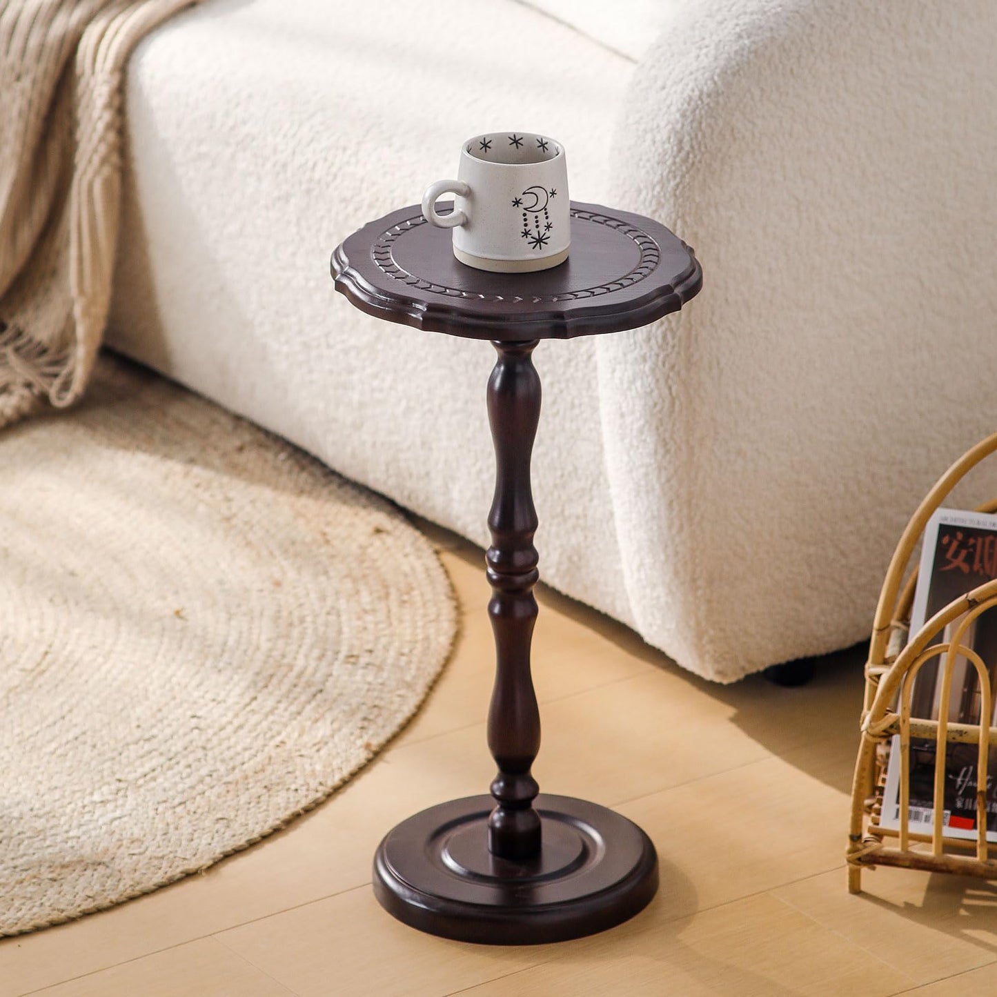 HuiDao 100% Solid Wood Round Side Table, Small Drink Table for Small Spaces, Modern End Table Accent Nightstand for Bedroom, Living Room, Corners and Office, Brown