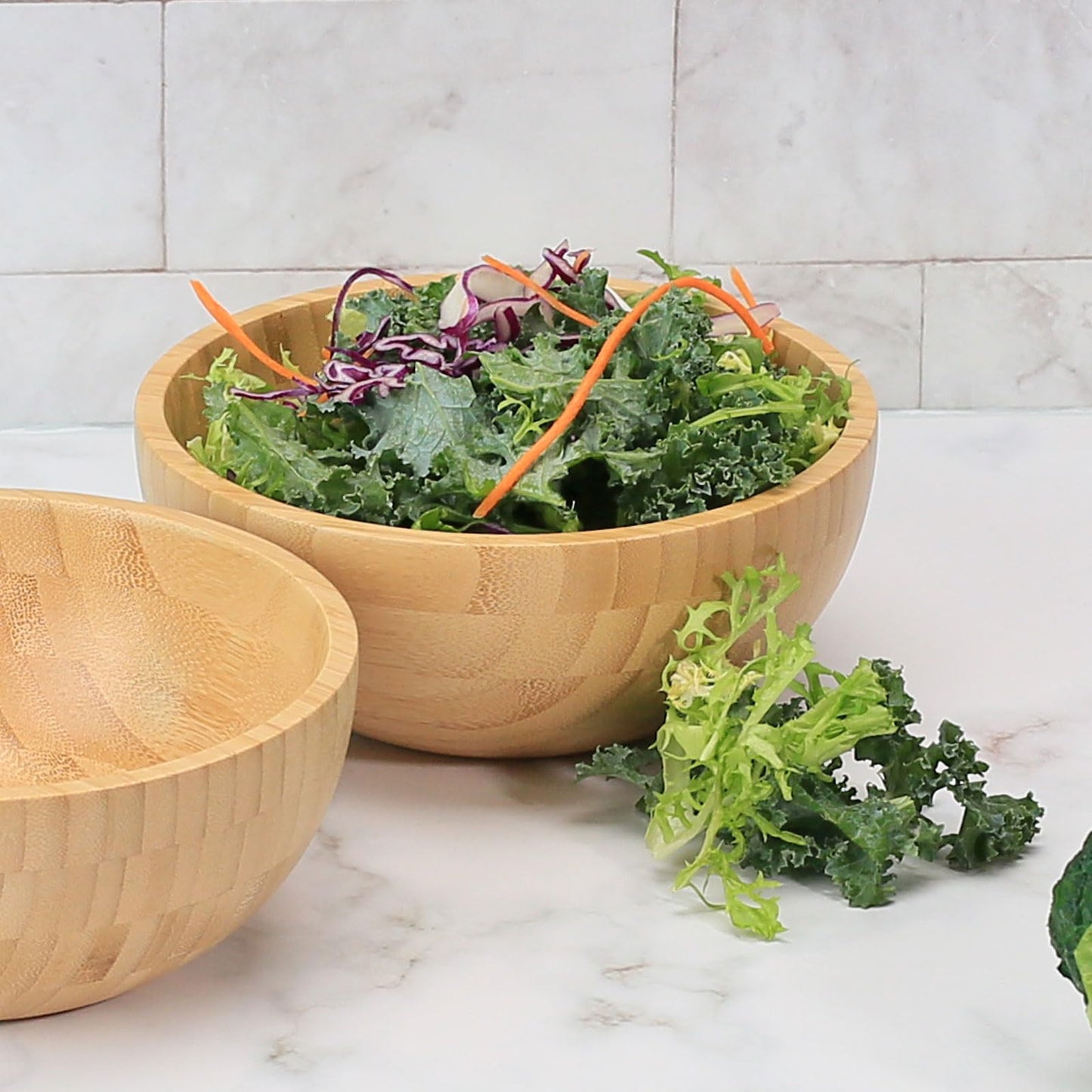 ZTHapwa Bamboo Salad Bowls, 8 Inch Big Round Bamboo Wooden Bowls for Salads/Fruits/Pasta/Vegetables, 49 Fl oz Handcraft Serving Bowl for Entertaining and Party, Rustic Home Decor Set of 2