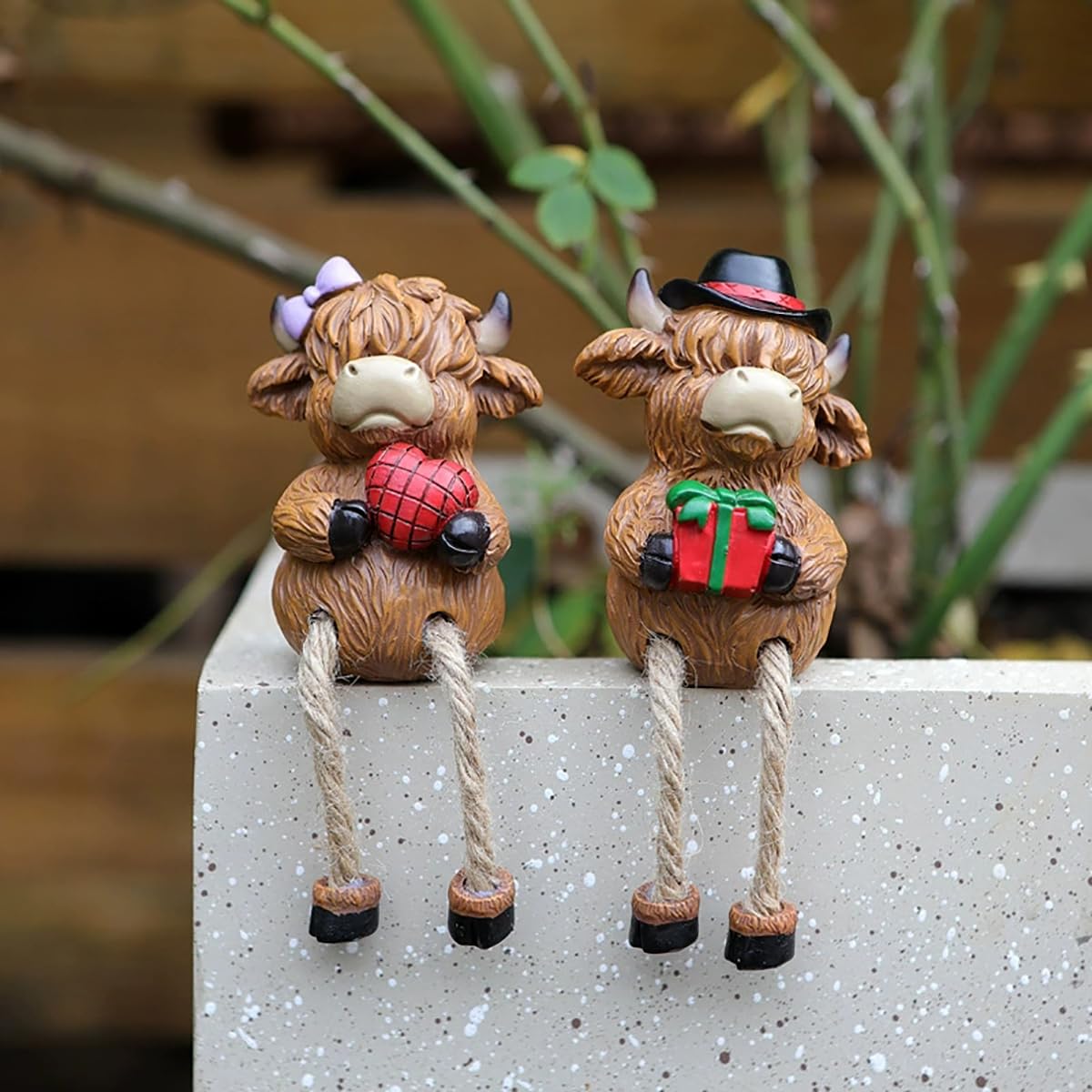 Semeid Resin Highland Cow Couple Shelf Sitters with Dangling Legs