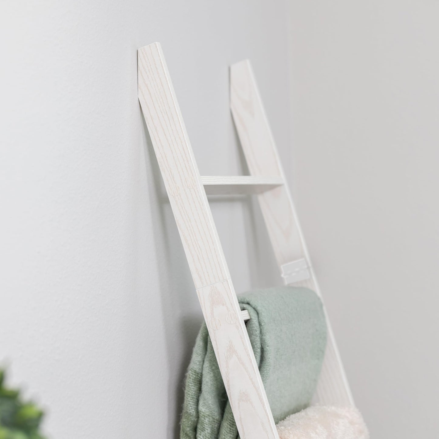 Blanket Ladder for Living Room and Bedroom, 5ft 8 inch, 6-Tier Wall Leaning Laminate Snag Free Construction (White) Rustic Decorative Farmhouse Blanket Storage, Quilt Rack, Ladder Shelf, Easy Assembly