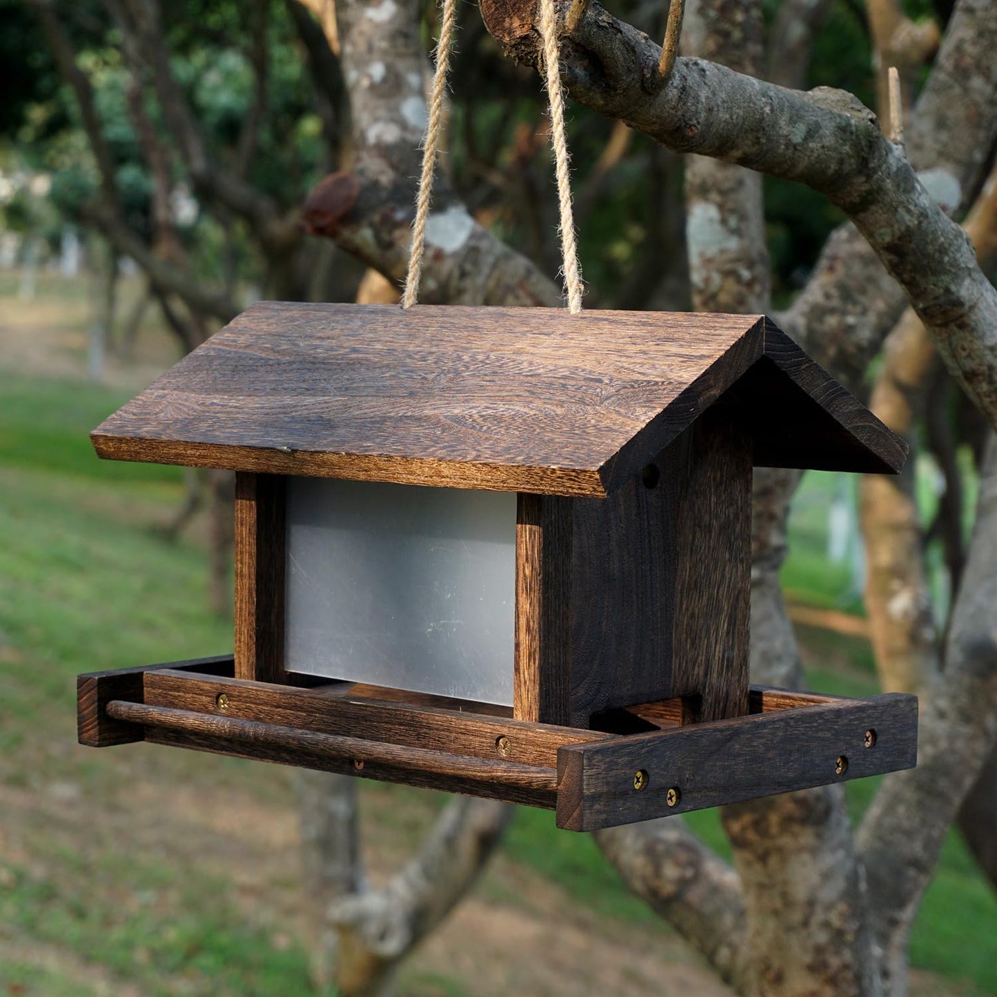Zeqeey Hanging Wooden Bird Feeder Outdoor Large Capacity Wood Birdfeeder with Surface Treatment for Feeding Outside Garden Wild Birds Finches Robin Sparrow Blue Jay Chickadees