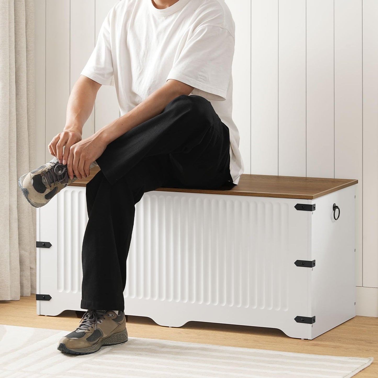 HOOBRO Storage Bench, Toy Box Organizer, Toy Chest with Safety Hinge, Farmhouse Style Storage Chest, 39.3 x 15.7 x 17.7 Inches for Living Room, Bedroom, Entryway, White and Walnut WH26CW01