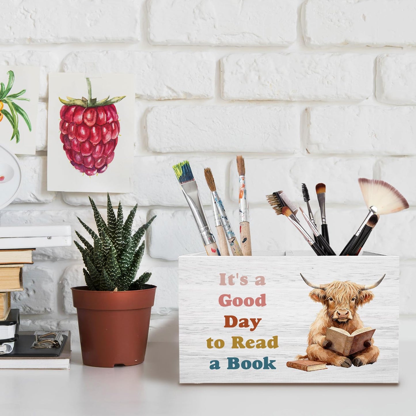 METNBASYY Highland Cow Reading Book Pen Holder for Desk, Book Lover Reader Gifts Pencil Organizer, Highland Cow Gifts Wooden Box Sign Desk Decor for Reading Room Library Classroom Decoration