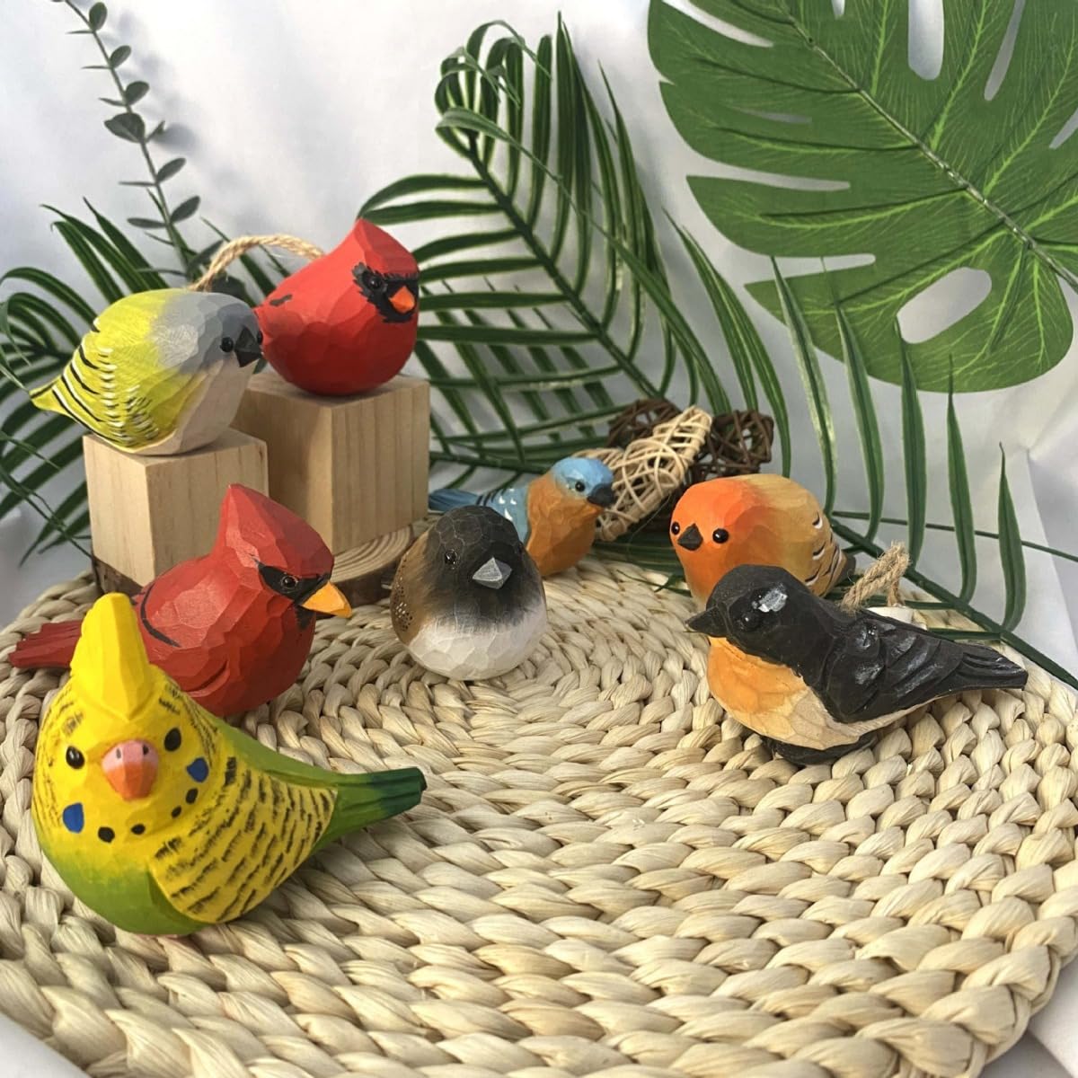 QRZLP 2PCS Small Carved Wooden Birds, Handmade Bird Statue Carved Rustic Animal Bird Sculpture Miniature Art Carve Small Animal for Home Decor.