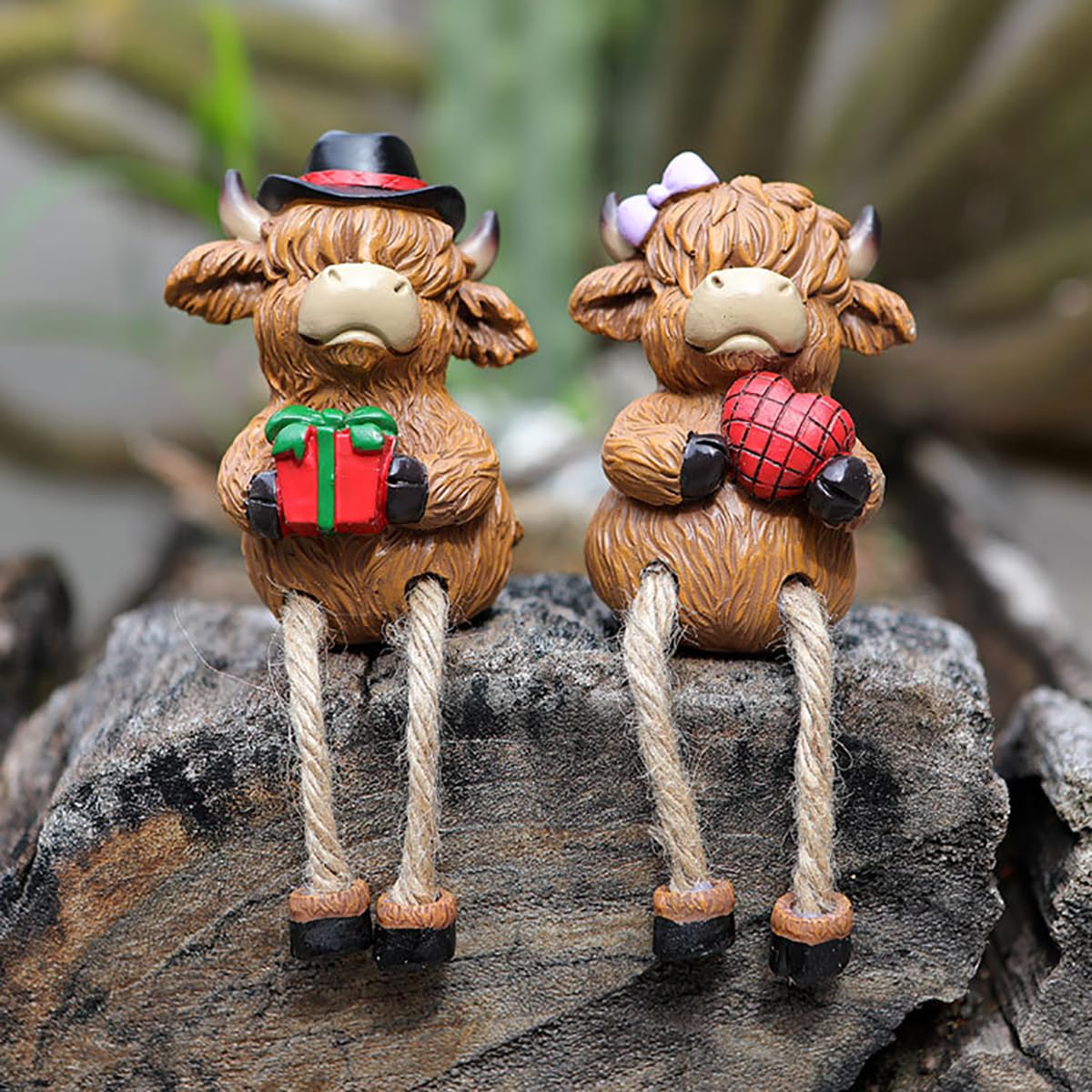 Semeid Resin Highland Cow Couple Shelf Sitters with Dangling Legs