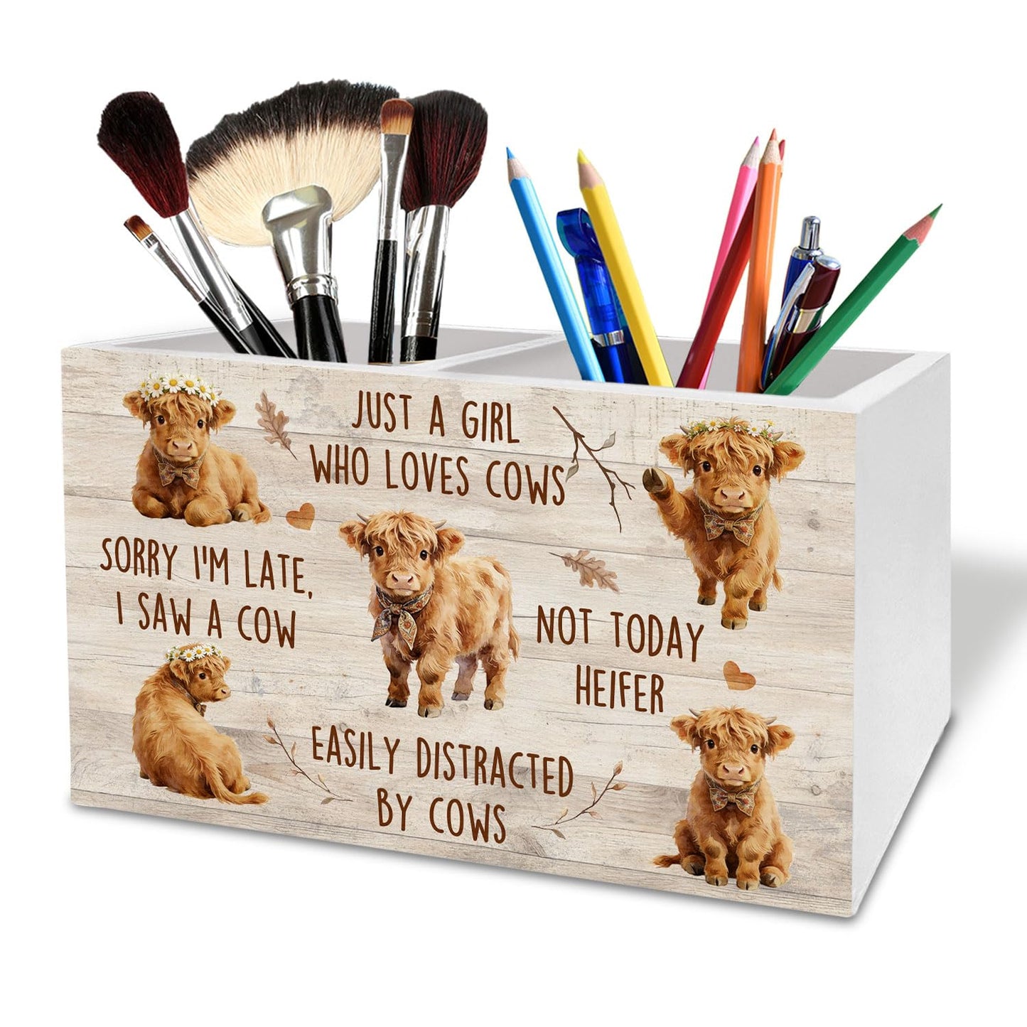 HYKDFMNCJ Rustic Highland Cow Pen Holder for Desk, Gifts for Highland Cow Lovers Wooden Box Sign Desk Decor for Girls Room Home Office Decoration, Farmhouse Heifer Pencil Organizer