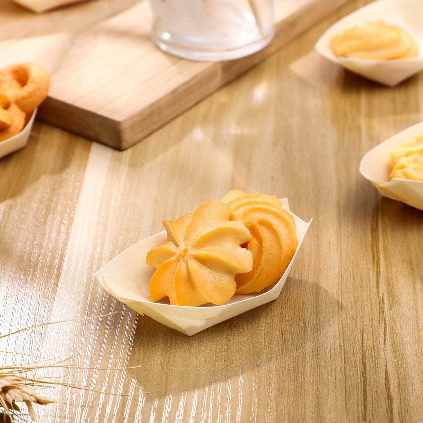 Bamboo Wooden Boat Disposable Wood Boat Plates Dishes Mini Sushi Boat Sushi Serving Tray Bamboo Leaf Boat Food Container Wood Bowl for Catering and Home Use 200pcs (3.3x2.3inch)