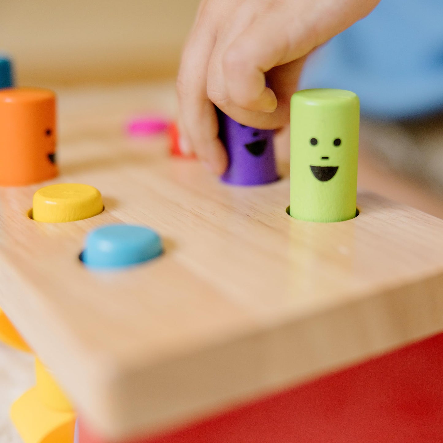 MeMelissa & Doug Deluxe Pounding Bench Wooden Preschool Learning Toy with Mallet Classic Wooden Toddler Toys for Ages 2+Lissa & Doug Deluxe Pounding Bench Wooden Preschool Learning Toy with Mallet