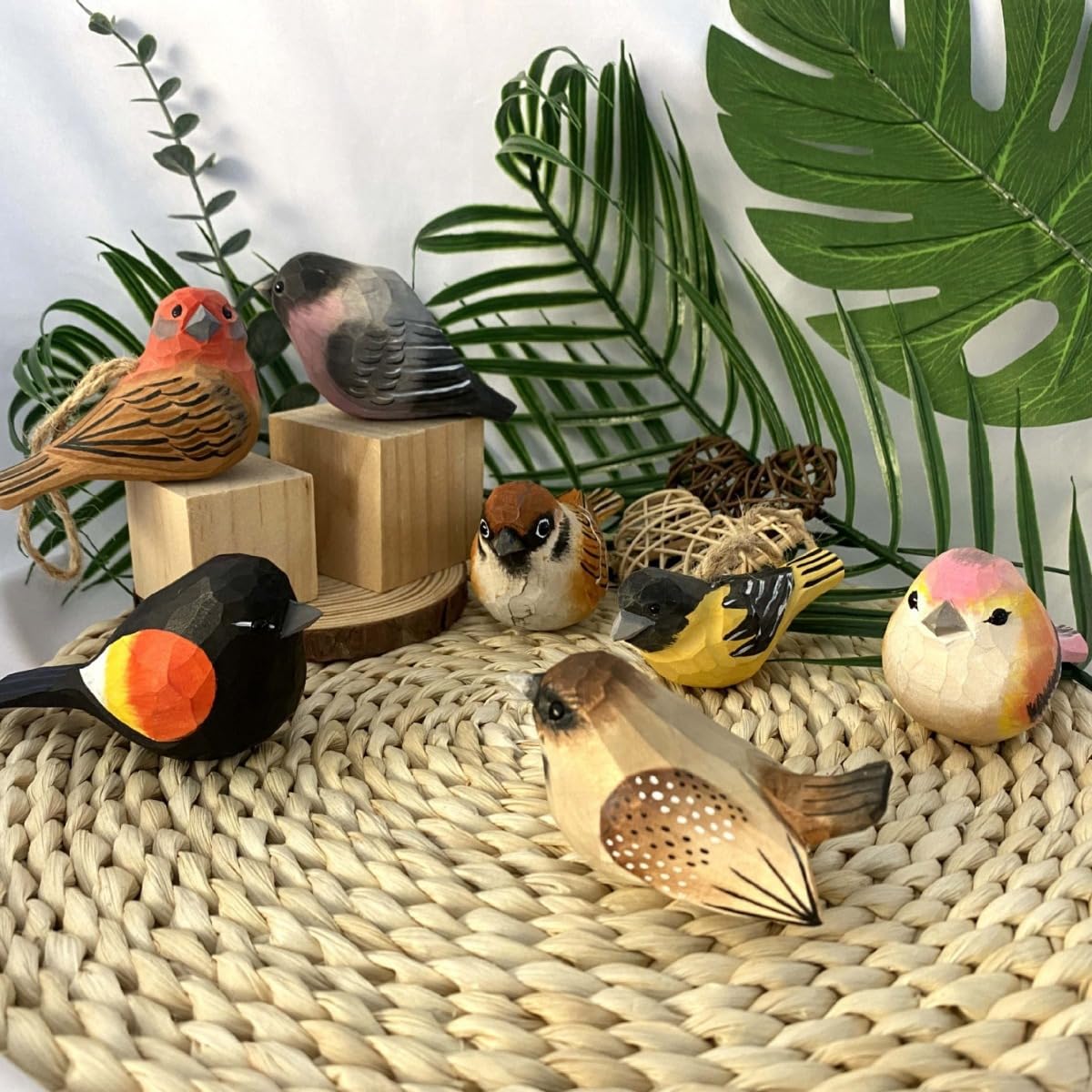 QRZLP 2PCS Small Carved Wooden Birds, Handmade Bird Statue Carved Rustic Animal Bird Sculpture Miniature Art Carve Small Animal for Home Decor.
