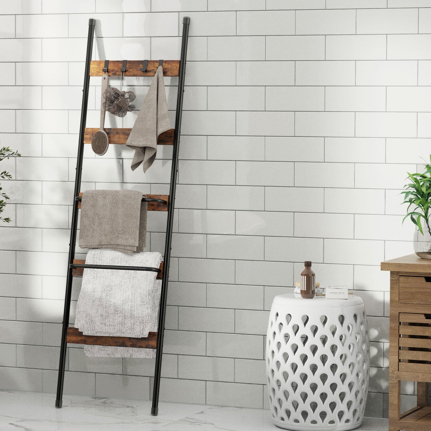 Blanket Ladder, 5-Tier Towel Holder with 2 U-shaped storage rack, Farmhouse Wall Leaning Decorative Rack Shelf, Towel Display Rack, Removable Hooks, Quilt Ladder for Living Room, Bedroom, Rustic Brown