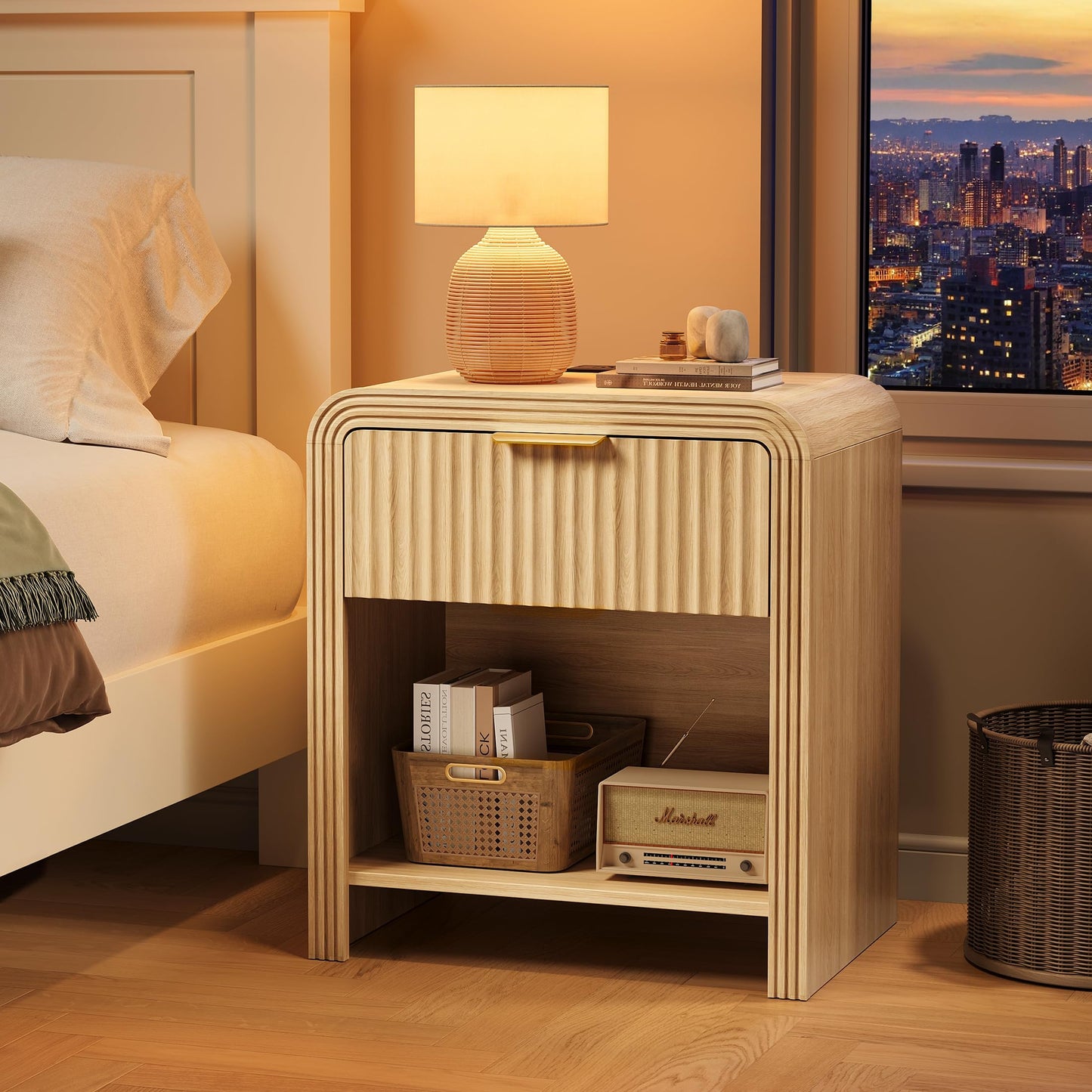 Decofy Fluted Nightstand with Charging Station, Modern Bedroom Side Table with Gold Handles, Curved Profile Design, End Table Wood Organizer for Bedroom, Open Shelf & 1 Drawers (1 Pack, Natural Oak)