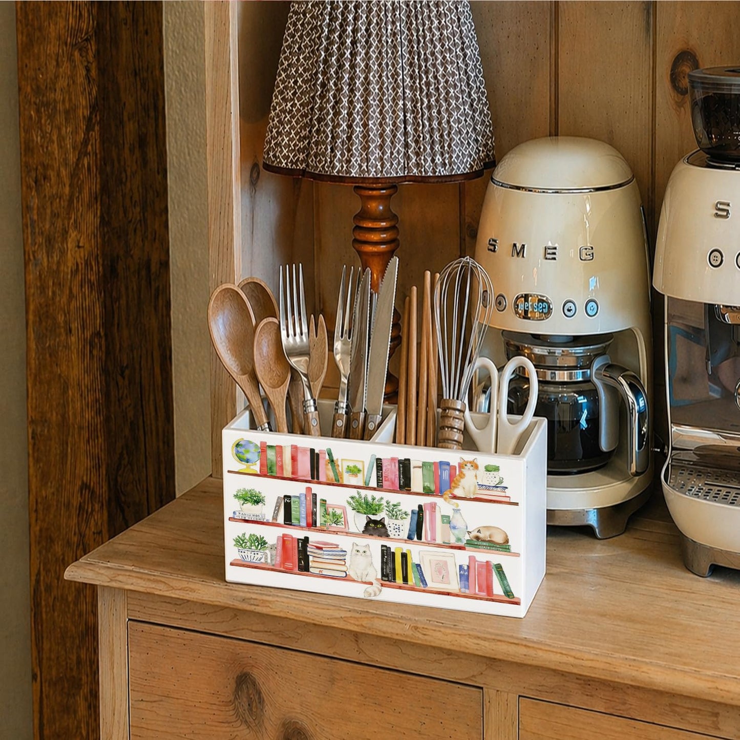 CalmVerve Book Lover Cat Pen Pencil Holder for Desk, Book Lover Reader Bookish Gifts, Retro Whimsical Bookshelf Cat Pencil Holders Wooden Box Organizer for Home Library Reading Room Desk Tabletop