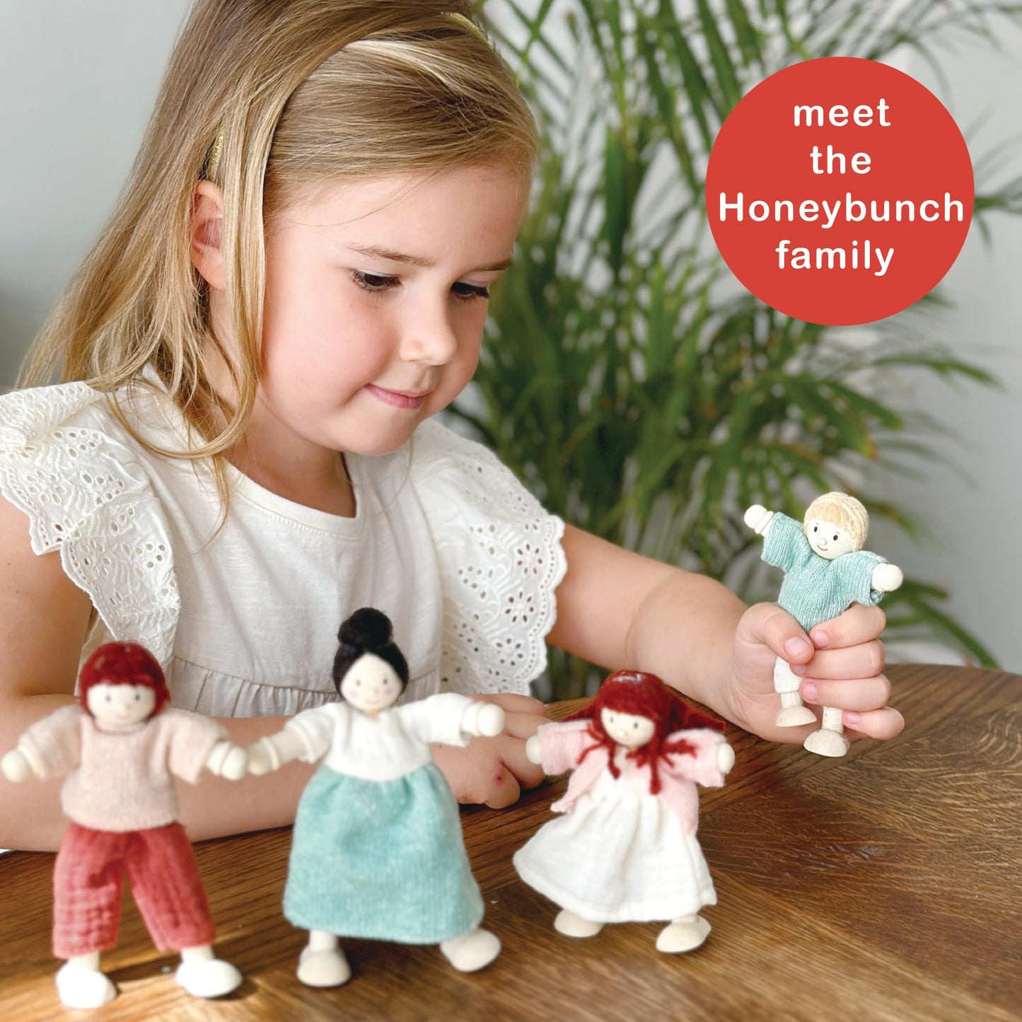 Mentari Toys - The Honeybunch Doll Family - 4pc Poseable Wooden Doll Set with Fabric Clothes - Perfect for Dollhouses and Small World Play - Encourages Imaginative Play and Social Skills - Age 3+