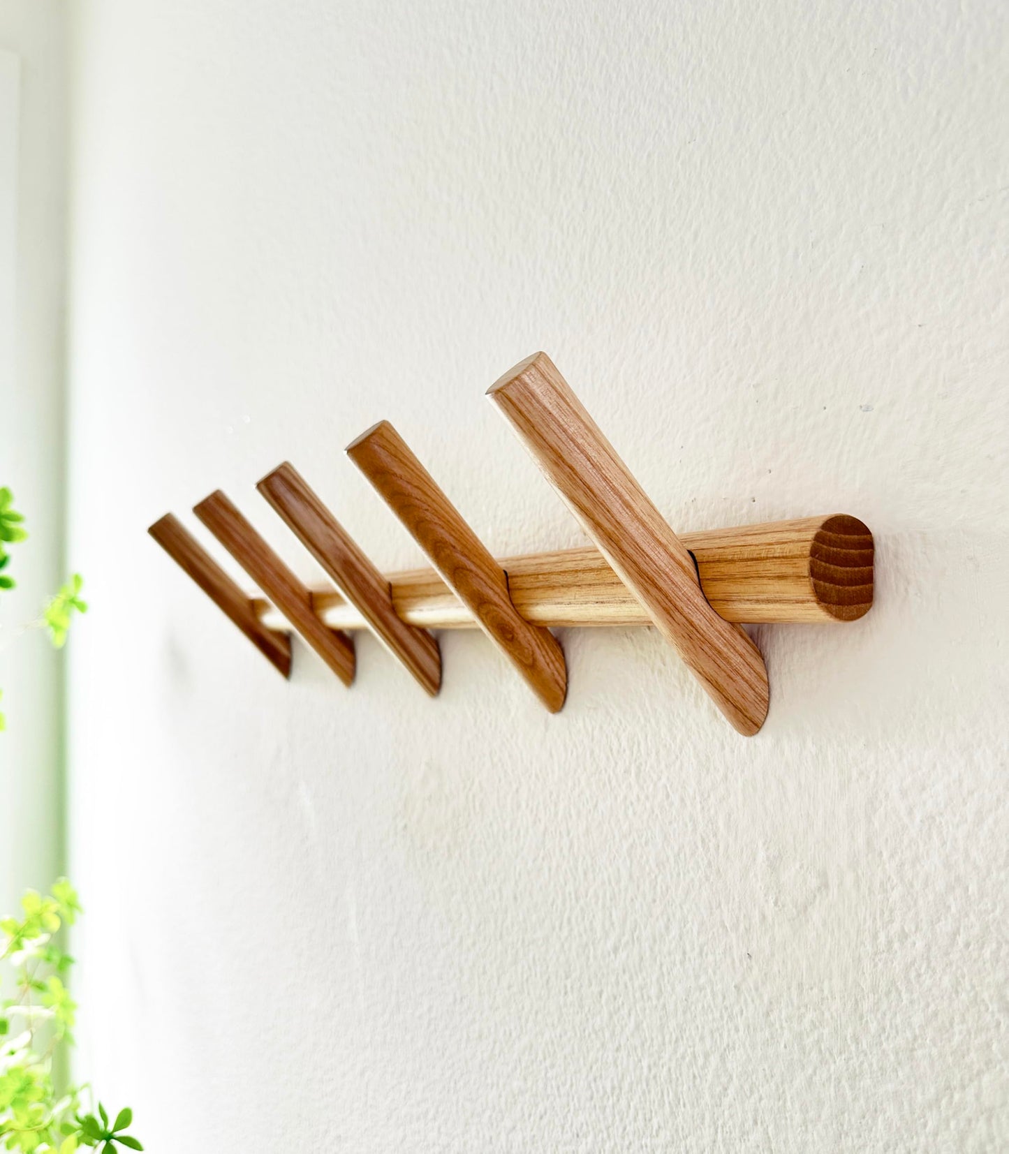 Flynt Ave. Modern 5-Hook Wooden Coat Rack, Decorative Coat Rack wall Mount for Bags, Hats, Purse, Heavy Duty, Sturdy (Ash White)