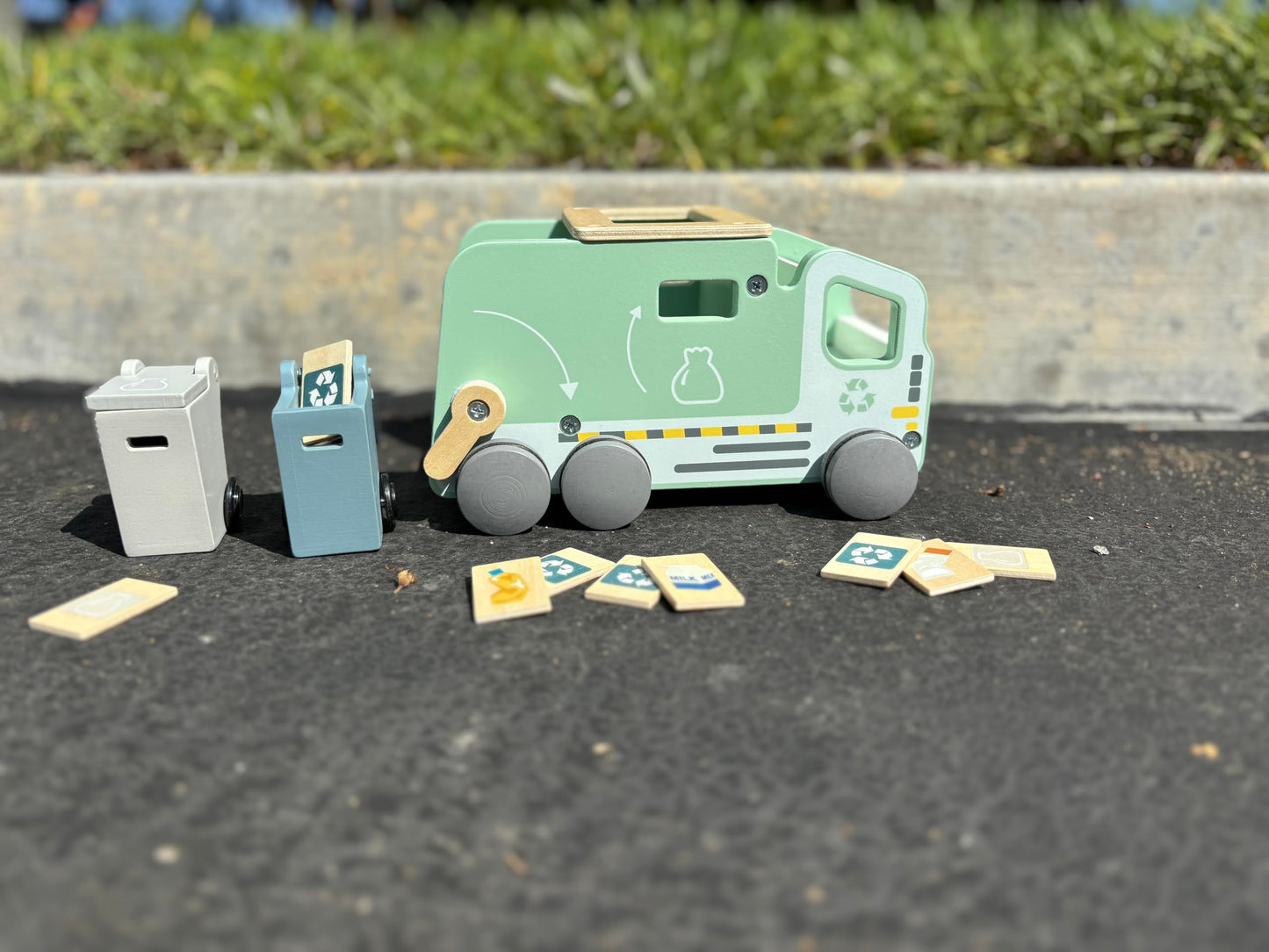 Montessori Wooden Recycling Garbage Truck Toy, 13 Pieces, Ages 3+ Years