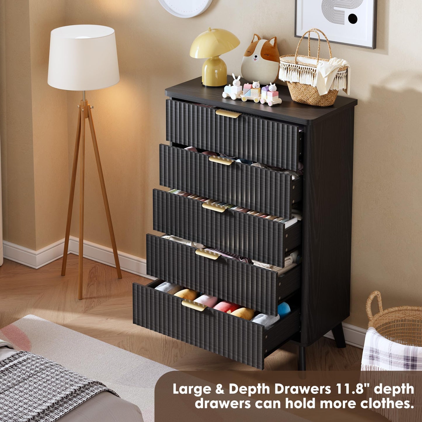 GarveeHome Fluted Dresser for Bedroom with 5 Deep Drawers, 47.2 in Tall Chest of Drawers, Curved Profile Design, Modern Wooden Dresser, for Living Room, Kids Room, Hallway, Black