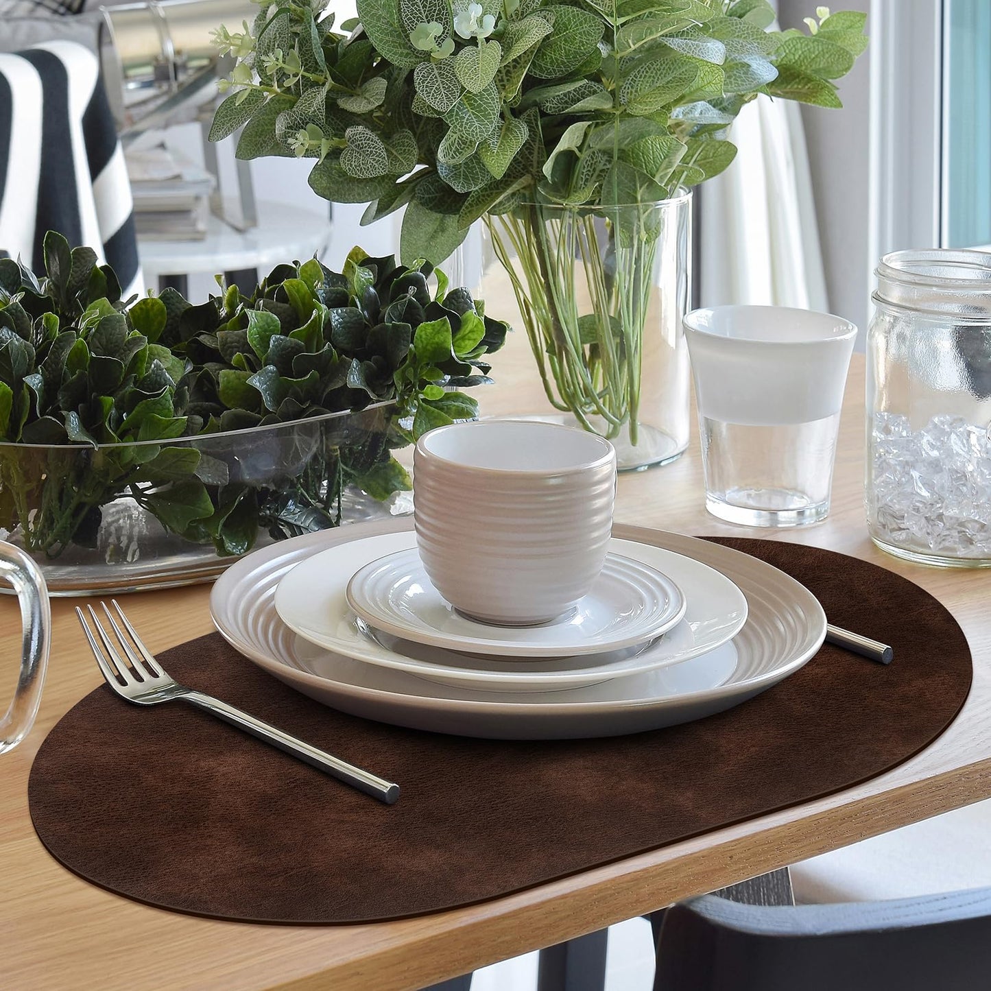 ADRIMER Placemats, Heat Resistant Oval Placemats Set of 4 Washable 12 x 17 Inch, Waterproof Table Mats, Wipeable Pu Place Mats for Kitchen, Dining Room, Coffee