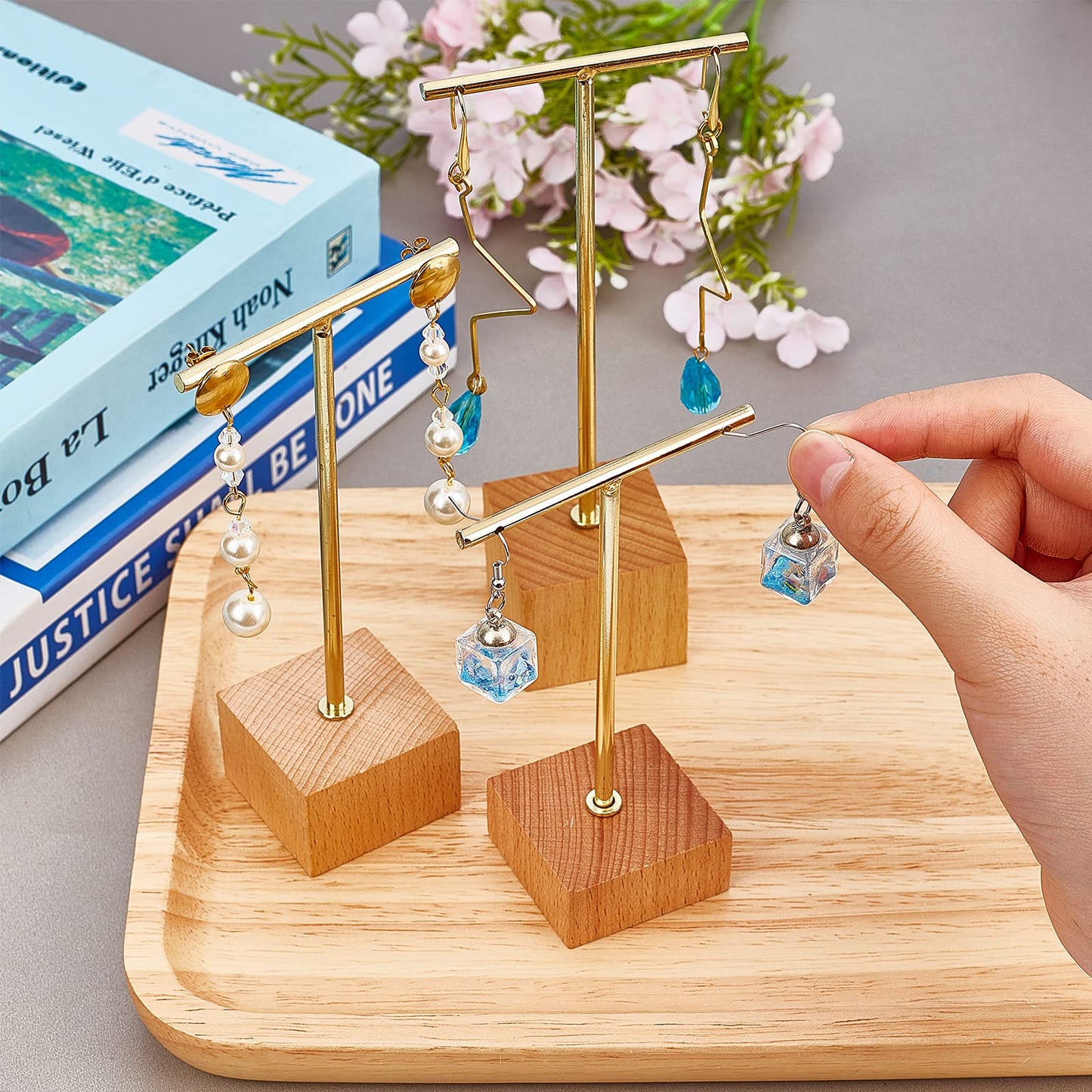 FINGERINSPIRE 3 Pcs Gold Metal T Bar Earring Display Stand 6.3/5.5/4.5 Inch Height Jewelry Stand with Wooden Square Base Earring Hanging Holders Jewelry Organizer for Store Retail Photography Props
