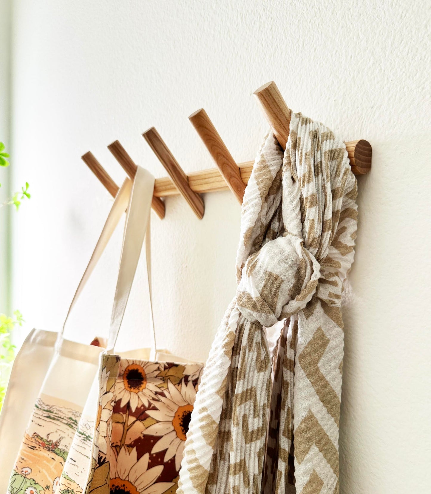 Flynt Ave. Modern 5-Hook Wooden Coat Rack, Decorative Coat Rack wall Mount for Bags, Hats, Purse, Heavy Duty, Sturdy (Ash White)
