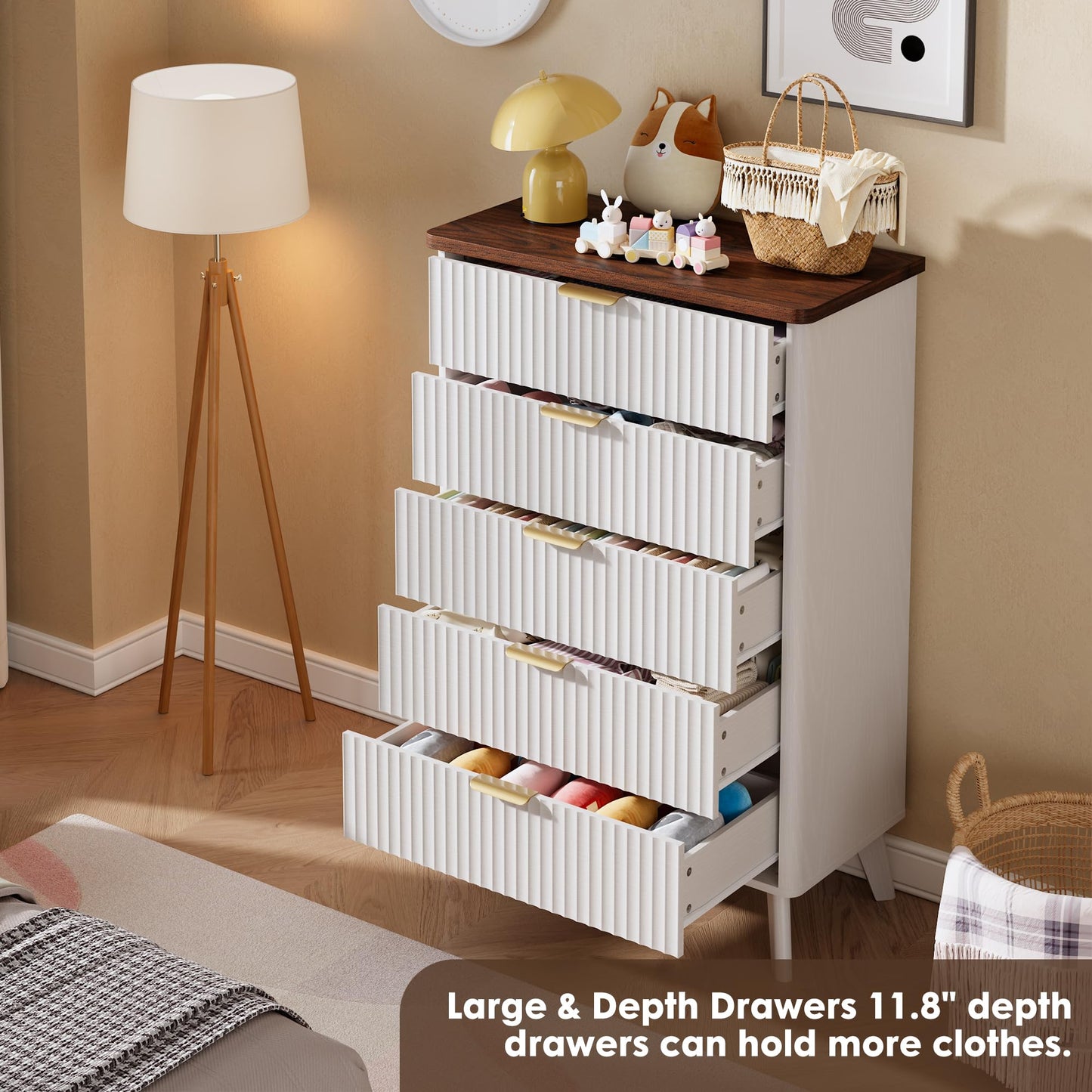 GarveeHome Fluted Dresser for Bedroom with 5 Deep Drawers, 47.2" Tall Chest of Drawers, Curved Profile Design, Modern Wooden Dresser, for Living Room, Kids Room, Hallway, White