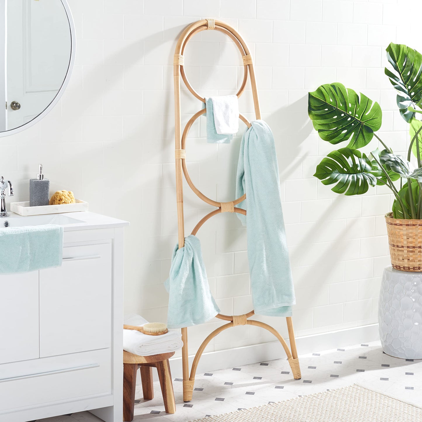 SAFAVIEH Home Collection Kino Natural Solid Wood 3-Tier Leaning Towel Hanger (Fully Assembled)