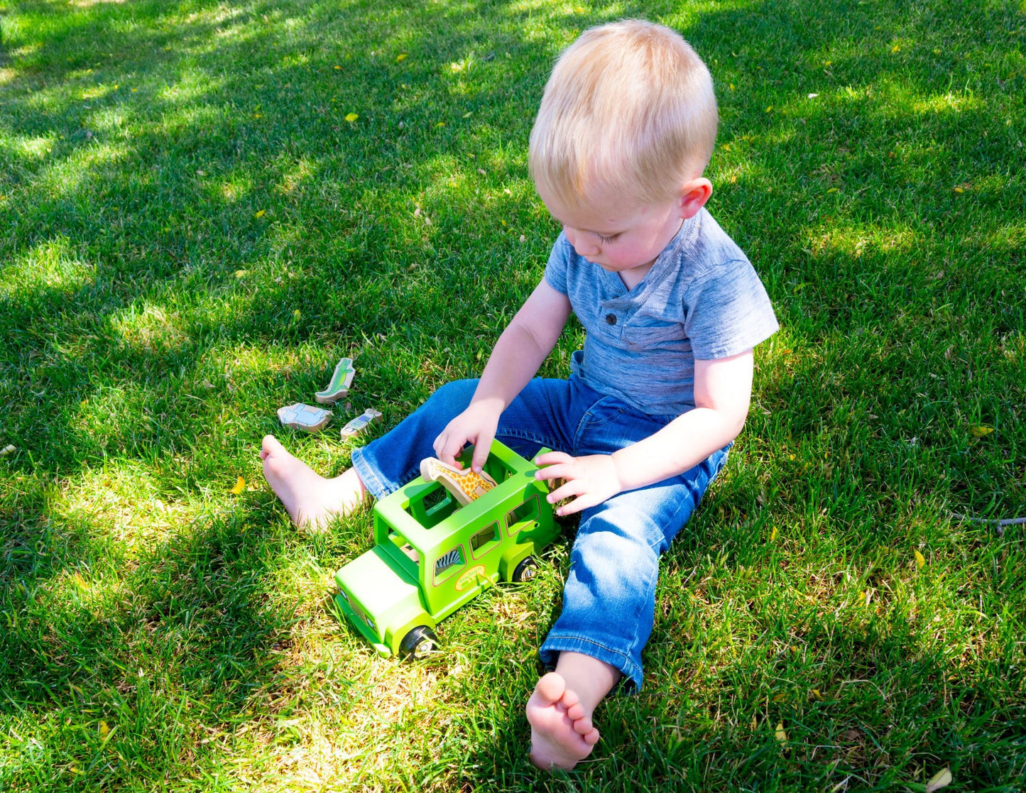 Jack Rabbit Creations 8-Piece Magnetic Safari Truck Playset – FSC Wood, Non-Toxic – Lion, Giraffe, Elephant, Zebra & Alligator – Motor Skills Toddler Toy, Ages 18 Months+