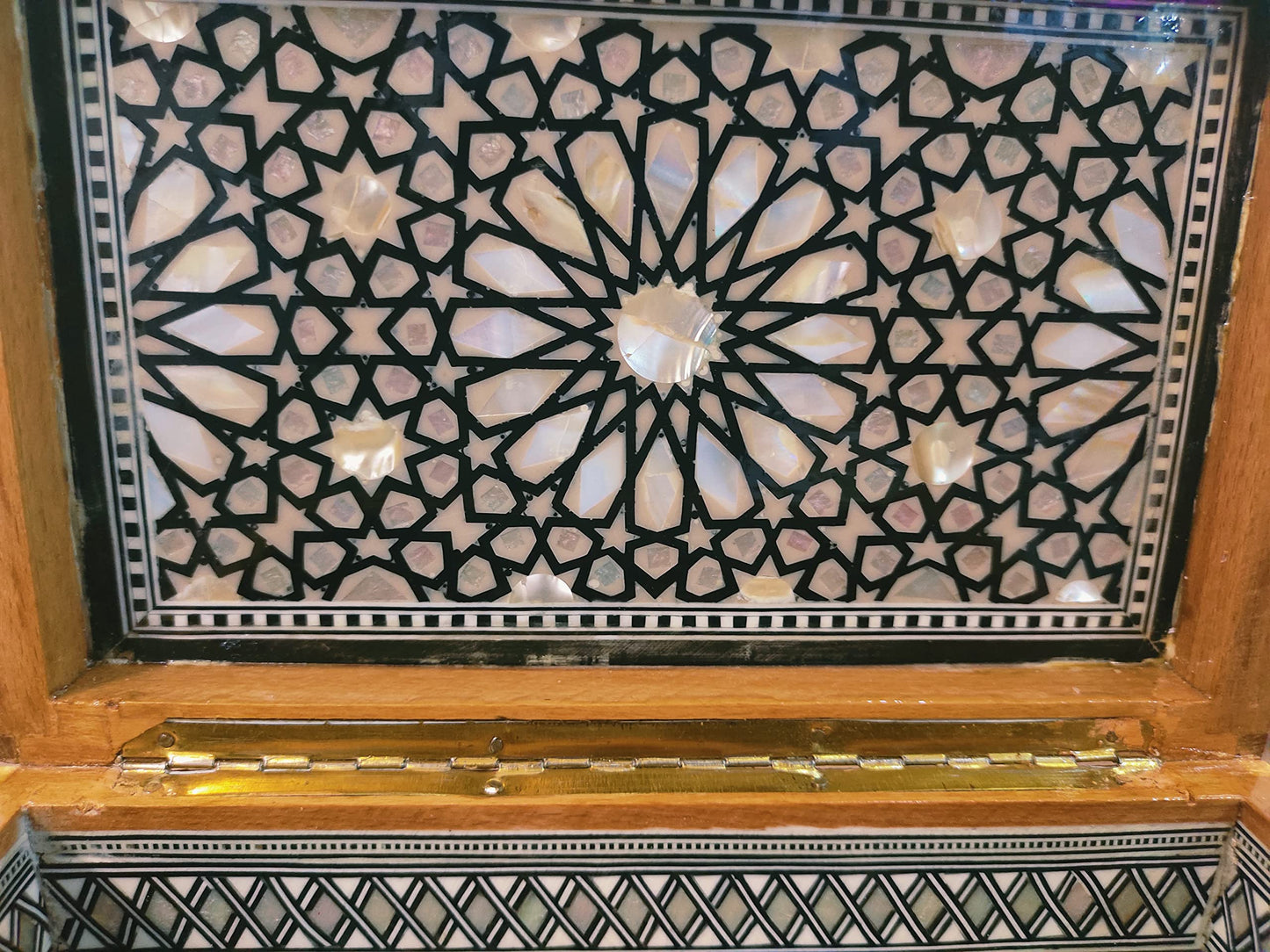 FAMA.store Handmade Egyptian Jewelry Box – Mother of Pearl Inlay – Decorative Wooden Trinket Box for Women Oriental Keepsake Storage Organizer (8.8" x 5.8" x 2.8"inch M05)
